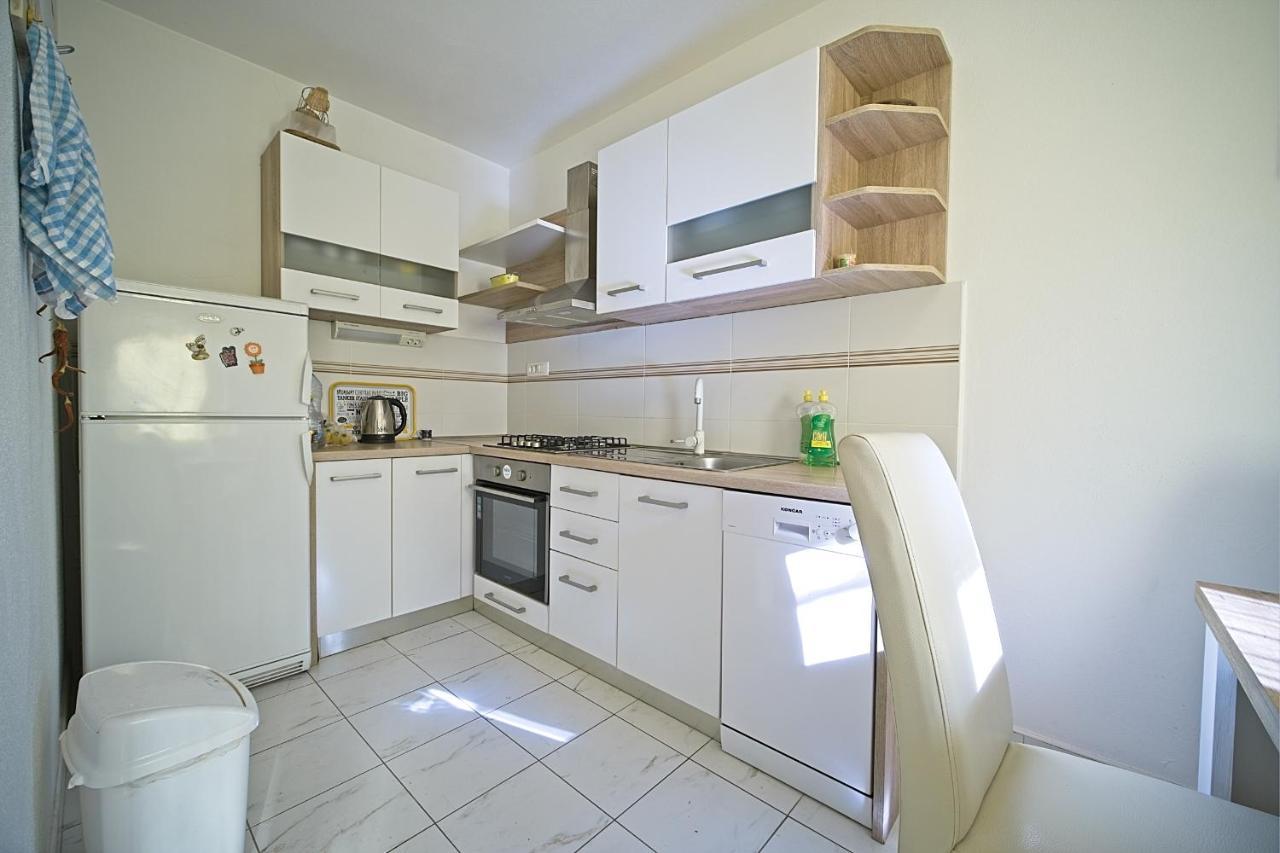 Apartment Renata Postira Buitenkant foto