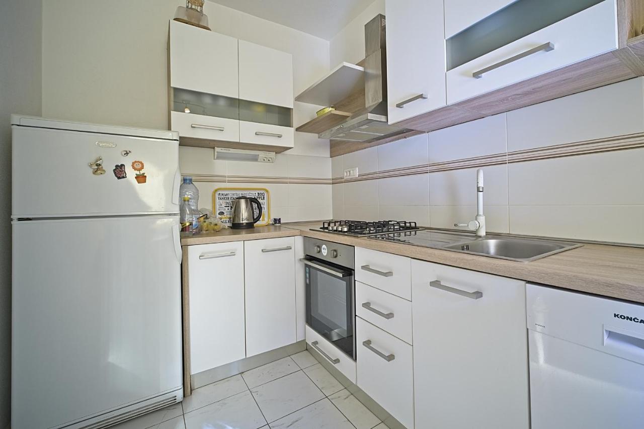Apartment Renata Postira Buitenkant foto
